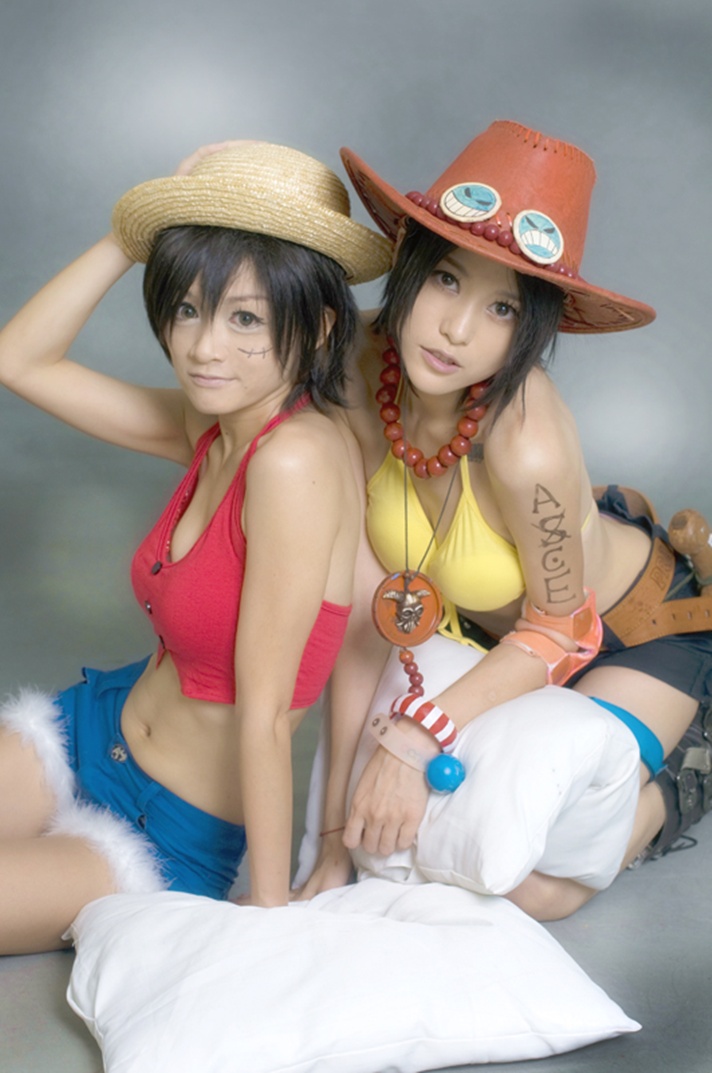 Woman Cosplay Luffy And They Look Hot As Hell!!